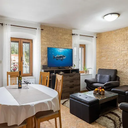 By The Sea * ستون