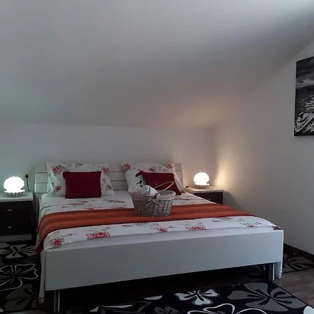 By The Sea Tatil Evi