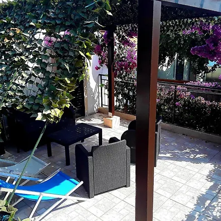 By The Sea Tatil Evi